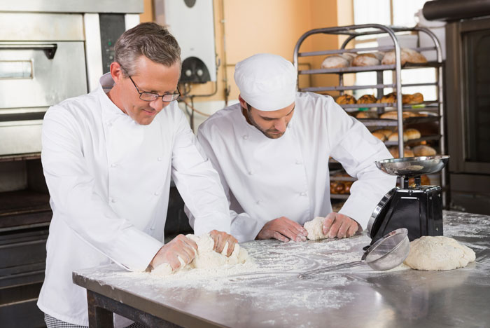 Precisa-se Ajudante de Padeiro